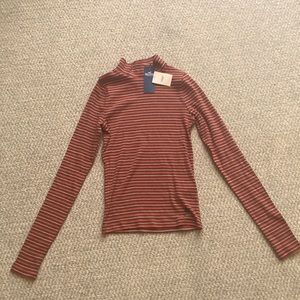 Hollister,small,brownish red with blue, white, and brownish red stripes.